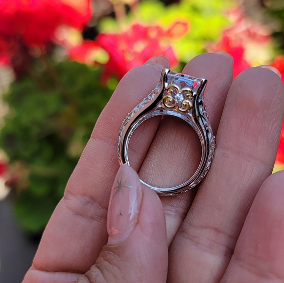 Large CZ Sparkly Ring 925 - Picture 4 of 10